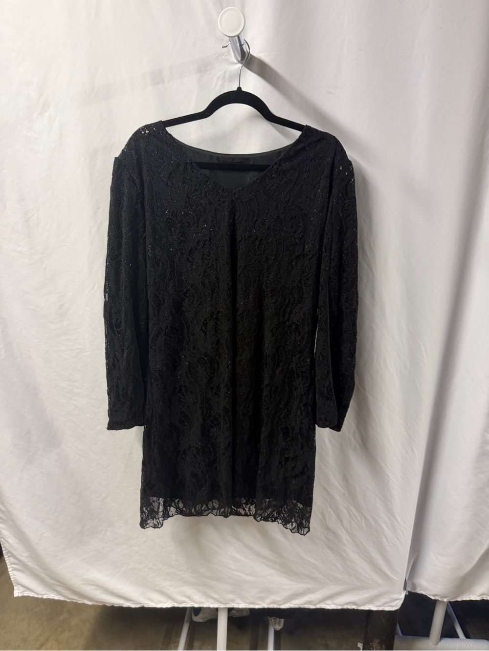 Women’s Black Lace Long-Sleeve V-Neck Dress
